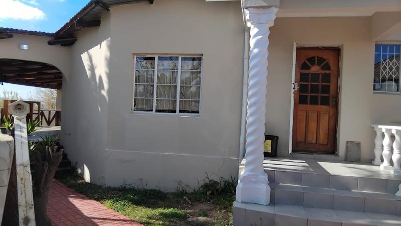 To Let 4 Bedroom Property for Rent in Southernwood Eastern Cape